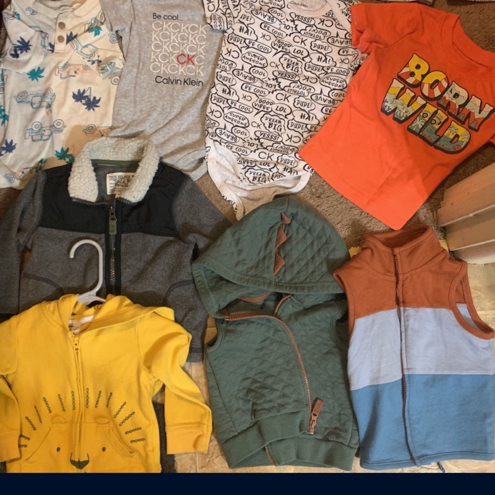 Anywhere from 12-24 mo. A Few onesies, sweatshirts & tshirts